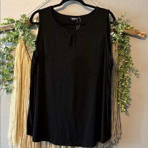 BloomChic Classic Black Top